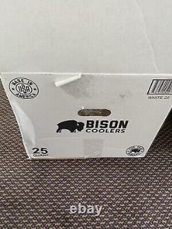 Bison white 25QT Cooler 25 Quart Ice Chest Cooler 21 Cans 32lbs of ice Brand New